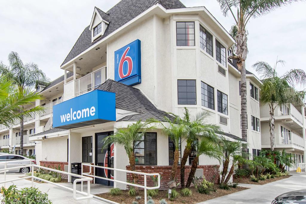 Motel 6-Buena Park, CA - Knotts Berry Farm - Disneyland - thumb 2