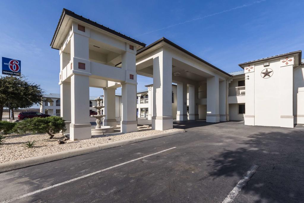 Motel 6-Junction, TX - thumb 0