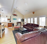 New Listing! Cheeseheads in Paradise w/ Pool home - Accommodation Rooms