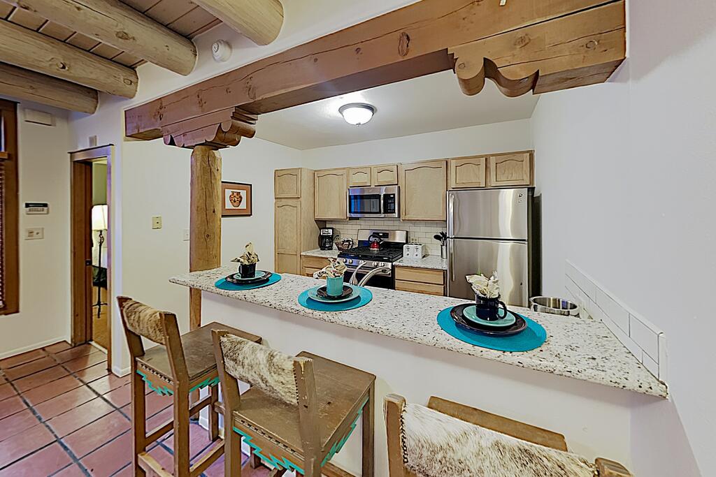 New Listing! San Antonio & Santa Rita At Zona Rosa Condo - thumb 2