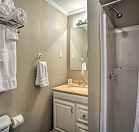 NEW Charming Studio Cabin on Lake O' the Pines - Accommodation Rooms