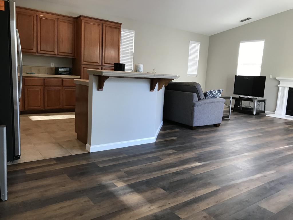 Newly Decorated 3bd, 2ba, Perfect For Families! - thumb 3