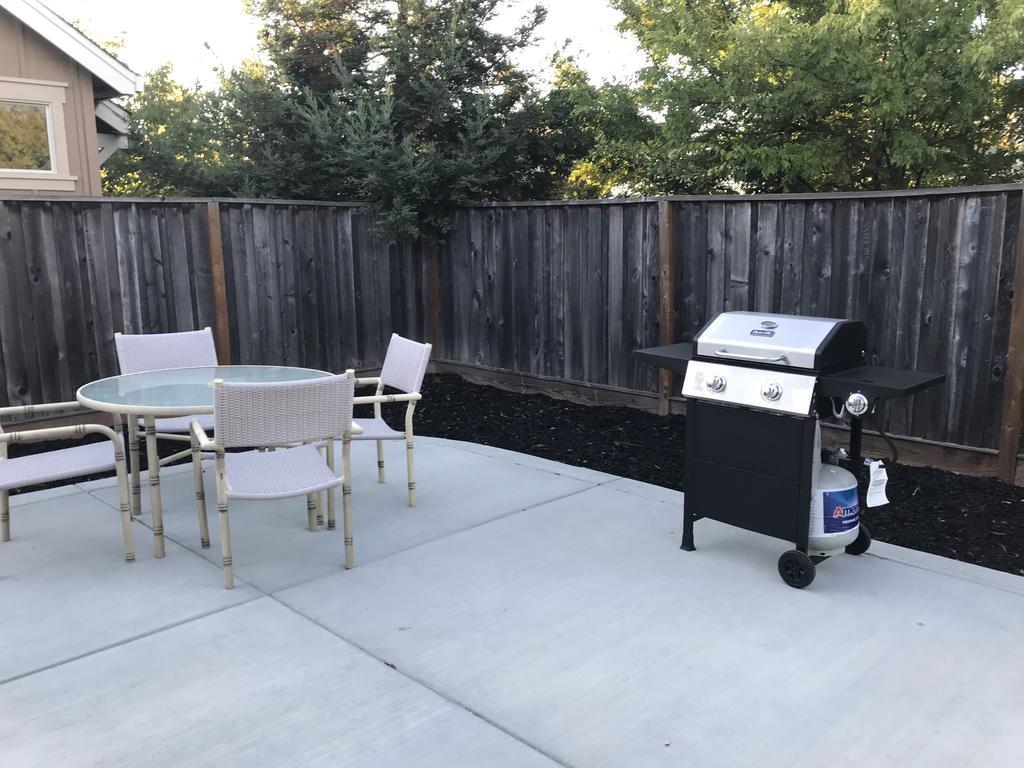 Newly Decorated 3bd, 2ba, Perfect For Families! - thumb 1