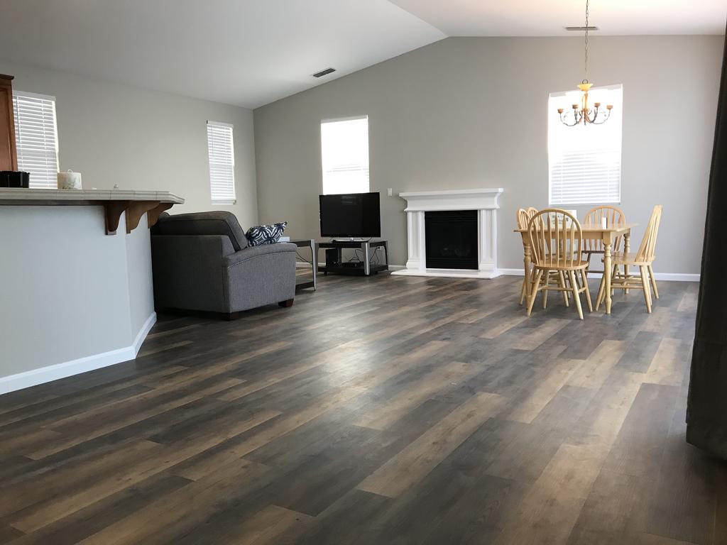 Newly Decorated 3bd, 2ba, Perfect For Families! - thumb 0