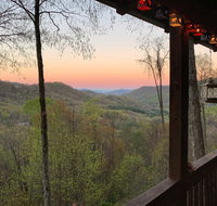Peaceful Maggie Valley Cabin with Panoramic Mtn Views - Accommodation Rooms