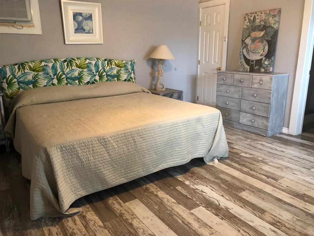 Pirate Cove Cottages - thumb 1