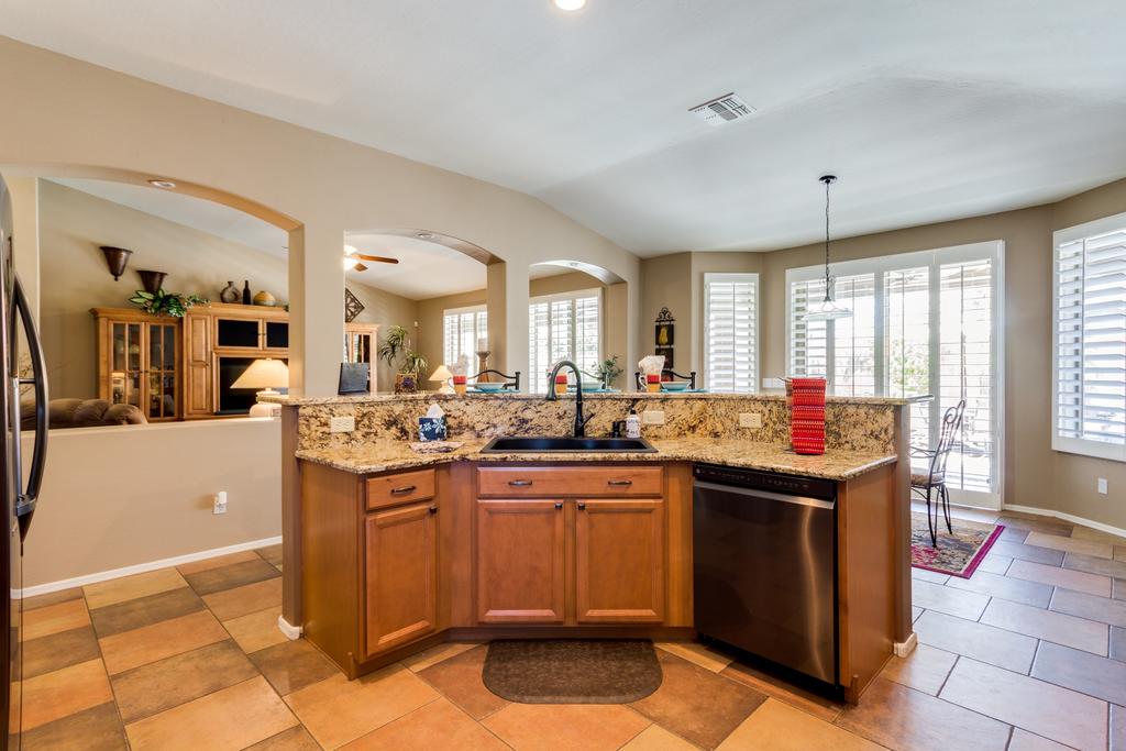 Pointsettia Home - thumb 1