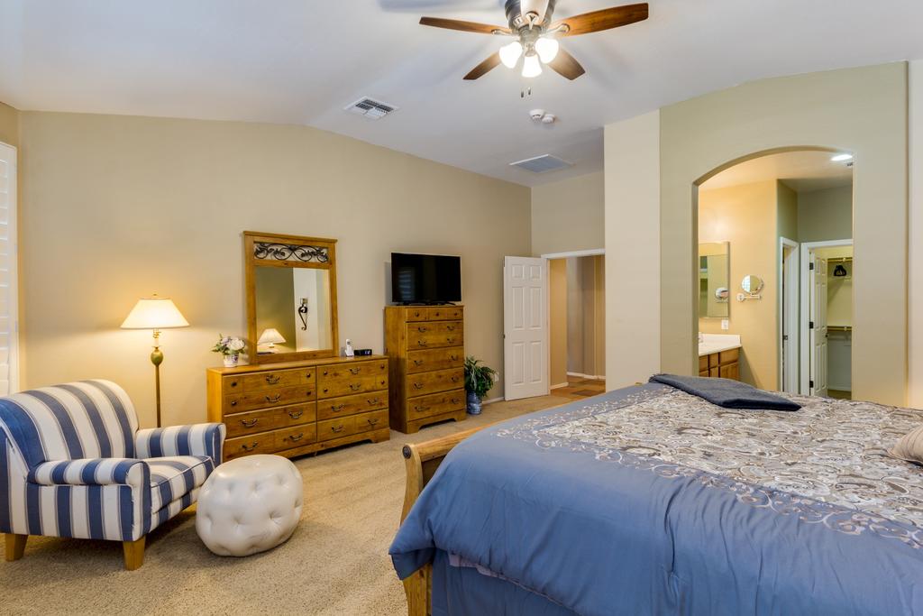 Pointsettia Home - thumb 2