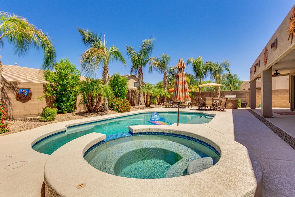 Pointsettia Home - thumb 0