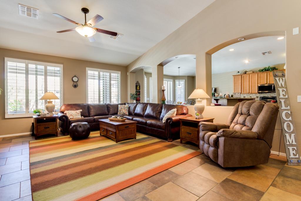 Pointsettia Home - thumb 3