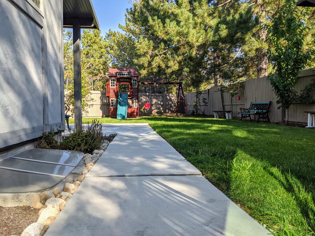 Private Apartment Suite Near World-class Skiing - thumb 1