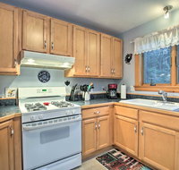 Private Northampton Area Home on 8 Lush Acres - Accommodation Rooms