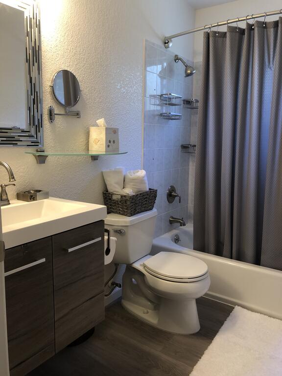 Private Suite & Entrance - thumb 1