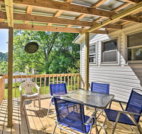 Quaint Cottage with Private Deck in Columbus - Accommodation Rooms