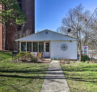 Quaint Getaway 2 Mi to Downtown & 3 Mi to UT! - Accommodation Rooms