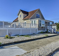 Quaint Wildwood House with Pool - Walk to Beach! - Accommodation Rooms