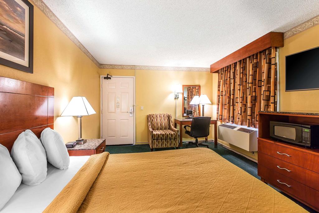 Quality Inn & Suites Camarillo-Oxnard - thumb 1