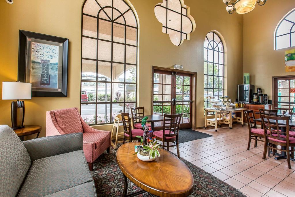 Quality Inn & Suites Camarillo-Oxnard - thumb 0