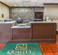 Quality Inn  Suites Hardeeville - Savannah North - Renovated with Restaurant On-Site - Accommodation Rooms