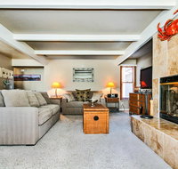 Relaxing Family Condo by the River - Accommodation Rooms