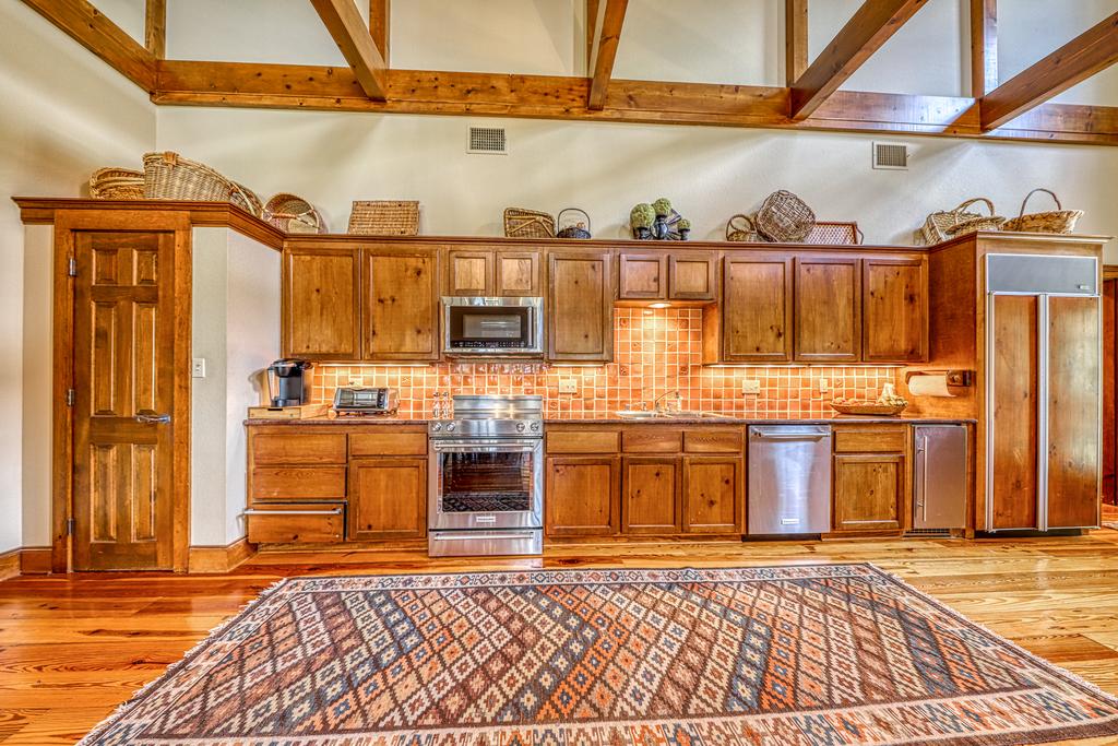 Riverfront Family Retreat - thumb 3