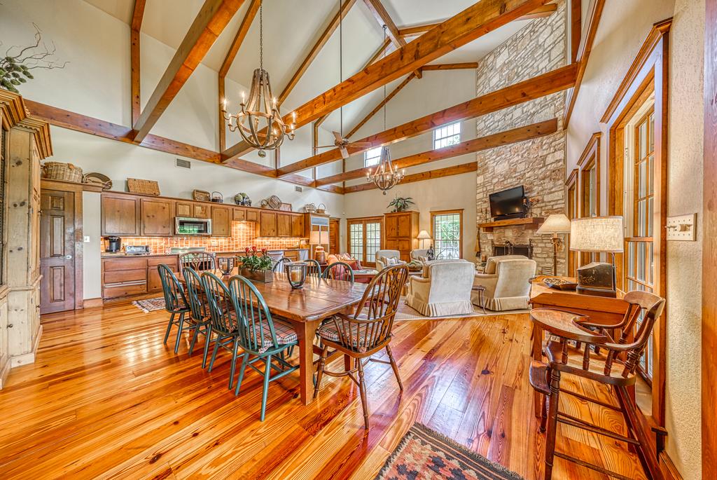 Riverfront Family Retreat - thumb 2