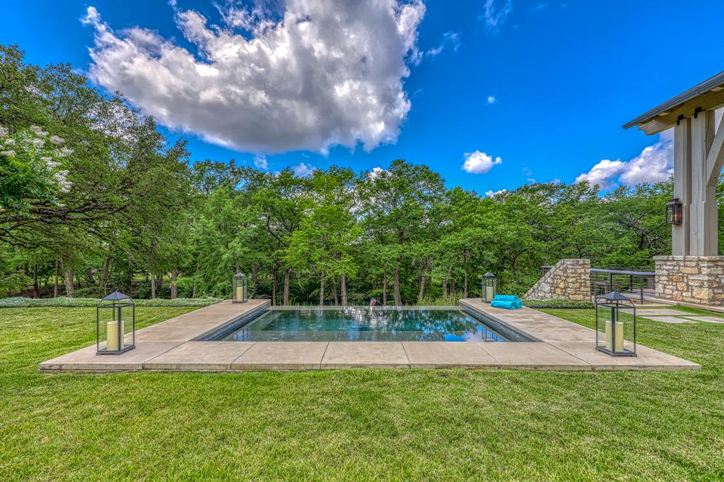 Riverfront Family Retreat - thumb 1