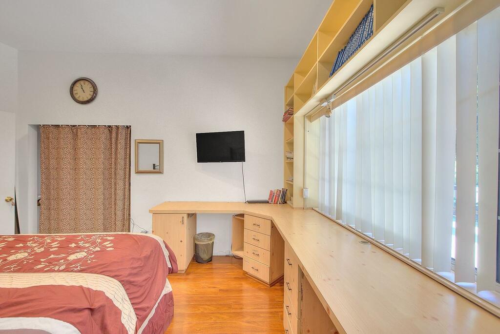 Room At The House Of Movies [HSR19-004187] - thumb 2