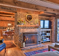 Rustic 'Courage Cabin' with Mountain & River View - Accommodation Rooms