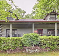 Rustic Maggie Valley Cabin with Sunroom and MTN Views! - Accommodation Rooms