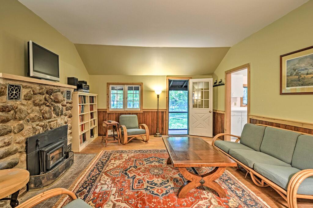 Secluded Family Cabin Less Than 1Mi To Lake Michigan! - thumb 3