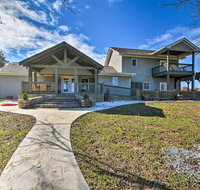 Serving Southern Charm - Clarkesville Retreat - Accommodation Rooms