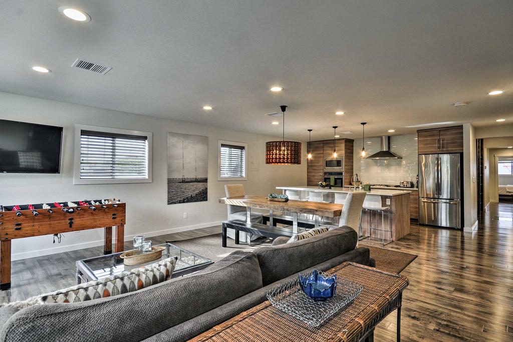 Sleek Riverfront Condo On Pier In Downtown Astoria - thumb 3