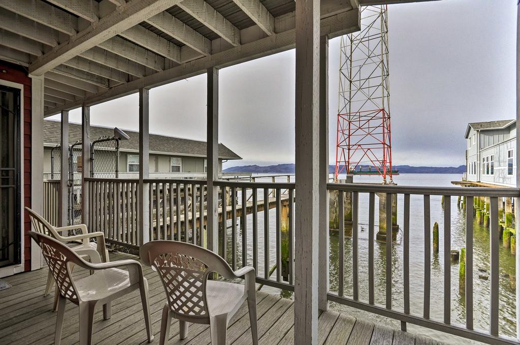 Sleek Riverfront Condo On Pier In Downtown Astoria - thumb 1