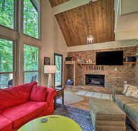 Spacious Cabin - 4 Mi to Blue Ridge Parkway! - Accommodation Rooms