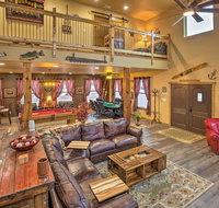 Spectacular Lake Texoma Home with Pool Table - Accommodation Rooms