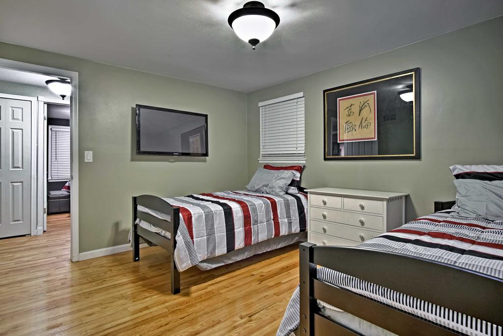 Suburban Detroit Home With Porch, Yard And Fire Pit! - thumb 1