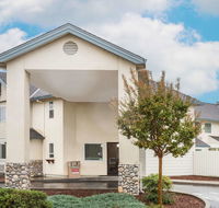 Super 8 by Wyndham Cloverdale - Accommodation Rooms