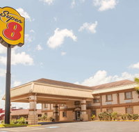Super 8 by Wyndham Kingsville - Accommodation Rooms