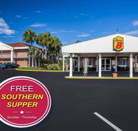 Super 8 by Wyndham Lake City - Accommodation Rooms