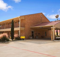 Super 8 by Wyndham Pleasanton - Accommodation Rooms