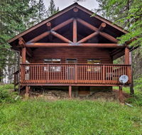 Trego Cabin with Mountain Views and Lake Access - Accommodation Rooms