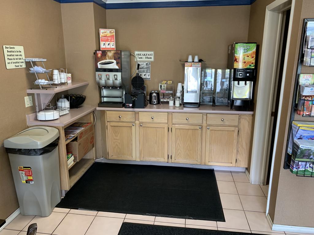 University Manor Inn - thumb 3