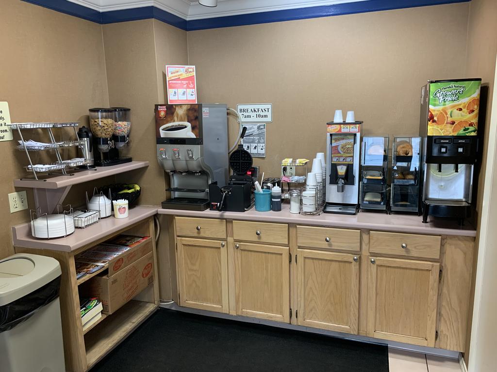 University Manor Inn - thumb 2