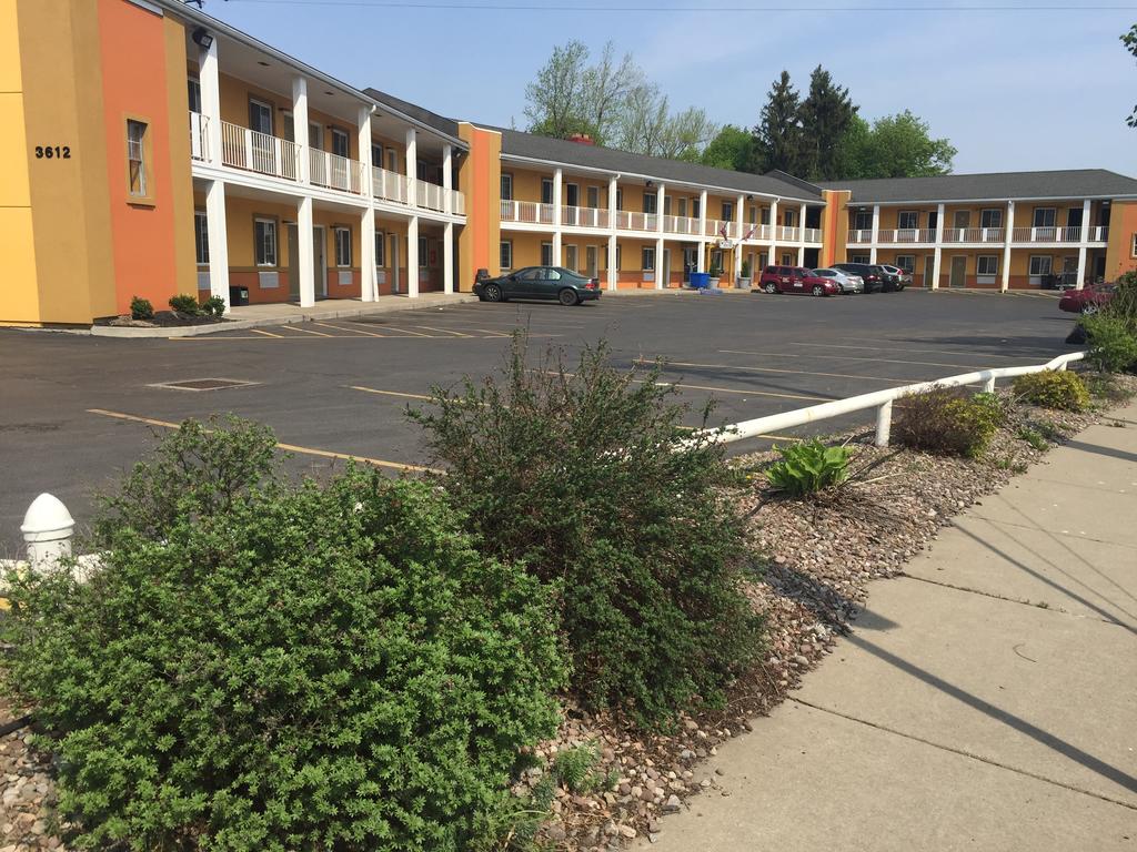 University Manor Inn - thumb 0