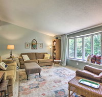 Updated Home on Scenic Bluff Country Acreage - Accommodation Rooms