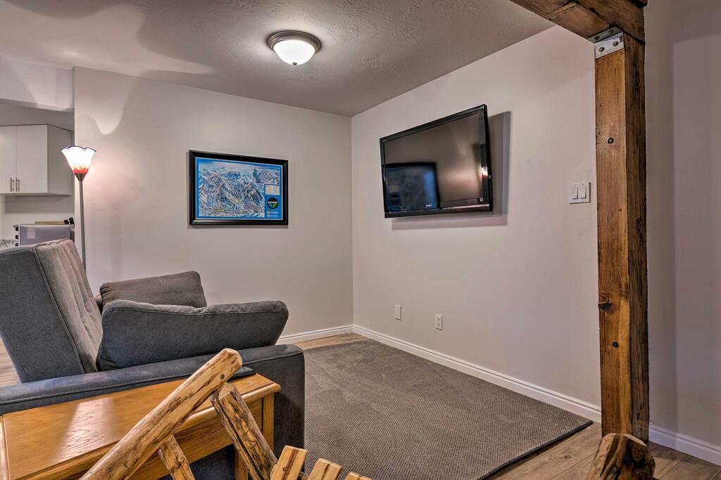 Updated Home W/ Mtn Views + 8 Mi To Snowbird! - thumb 3