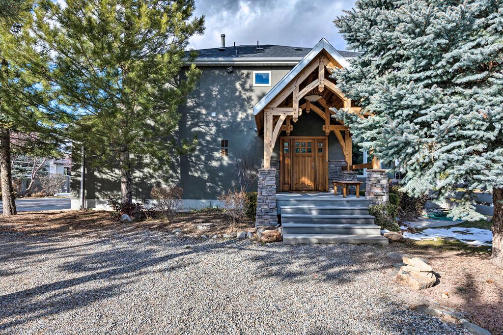 Updated Home W/ Mtn Views + 8 Mi To Snowbird! - thumb 2