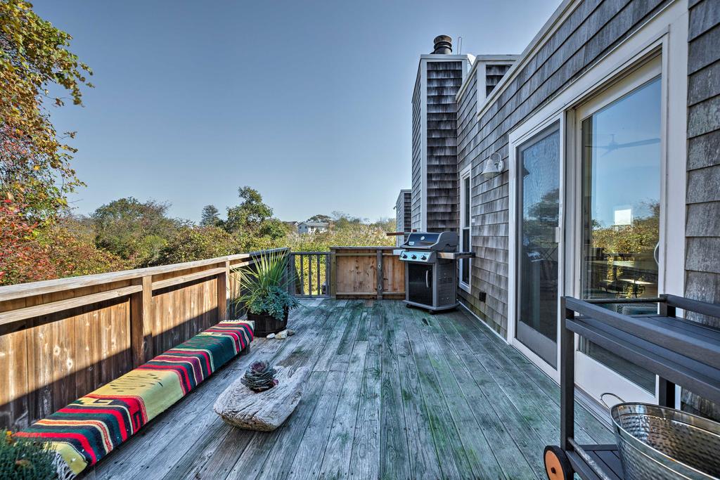 Upscale Montauk Villa With Hot Tub-Near Beach And Parks