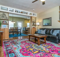 Urban Central in Salt Lake with Indoor Hot Tub - Accommodation Rooms